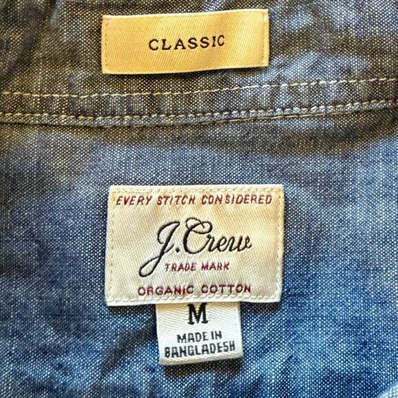 J. Crew Denim Jean Button Down Shirt Top Men size M Classic Fit Chambray J Crew - Picture 2 of 6